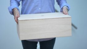 Maßgefertigte Holzbox für das Desk Sharing arbeiten