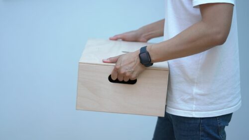 Holzbox um Dinge wie Laptop und Tastatur zu transportieren
